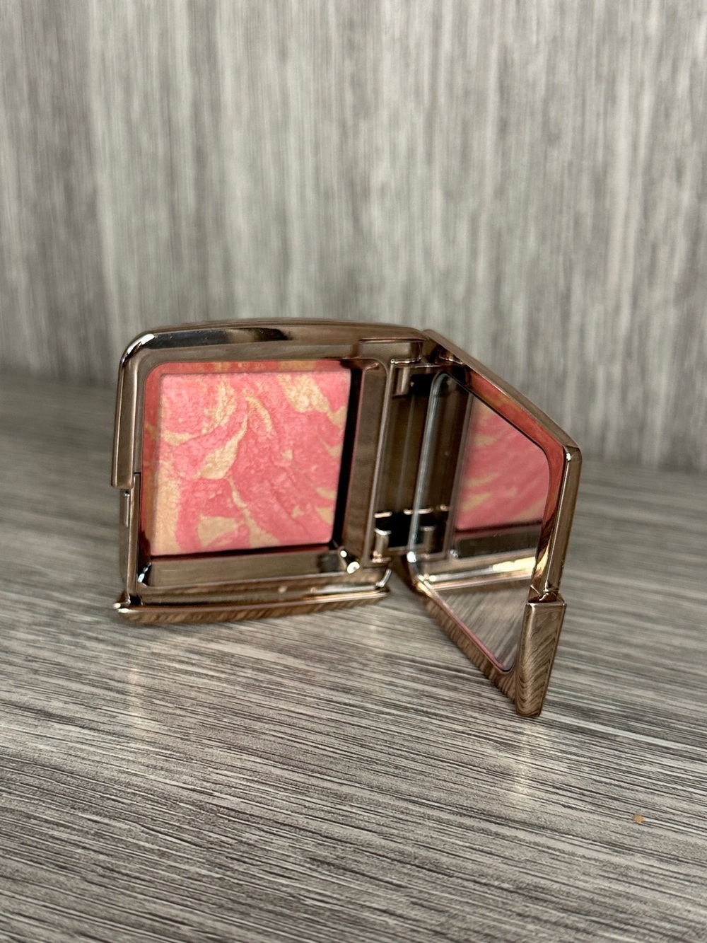 Hourglass Ambient Lighting Blush- Luminous Flush